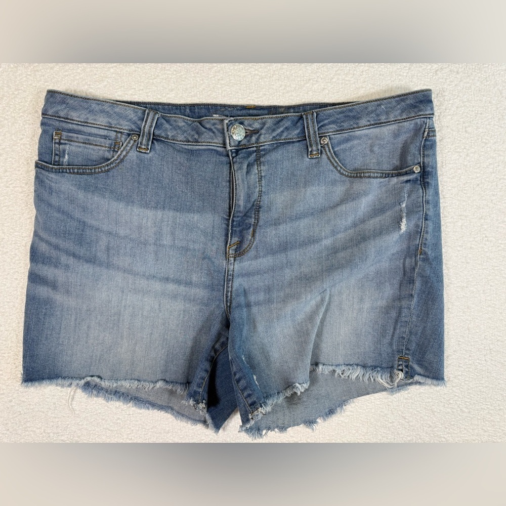 Seven7 Women's Blue Denim weekend shorts size 16